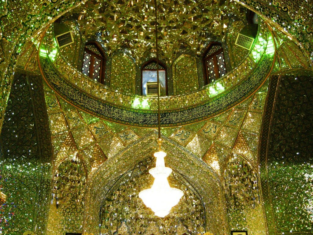 Miliony drobnych kawałków lustra to tradycyjne, perskie zdobnictwo